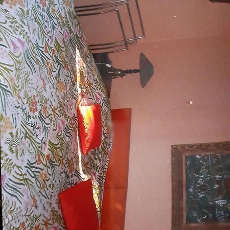 Hotel Peti Kaz Saint-Seurin-sur-l'Isle Esterno foto