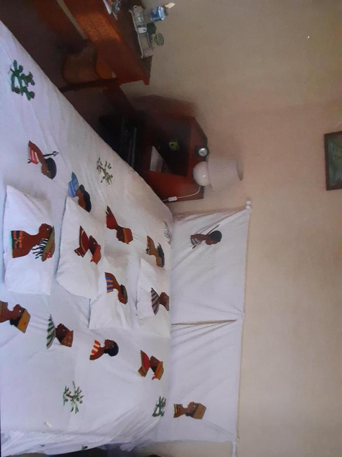 Hotel Peti Kaz Saint-Seurin-sur-l'Isle Esterno foto