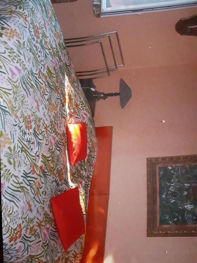 Hotel Peti Kaz Saint-Seurin-sur-l'Isle Esterno foto