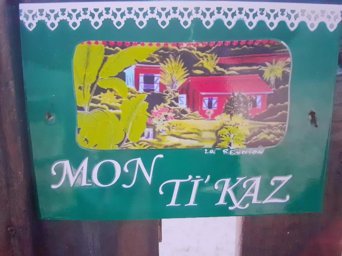 Hotel Peti Kaz Saint-Seurin-sur-l'Isle Esterno foto